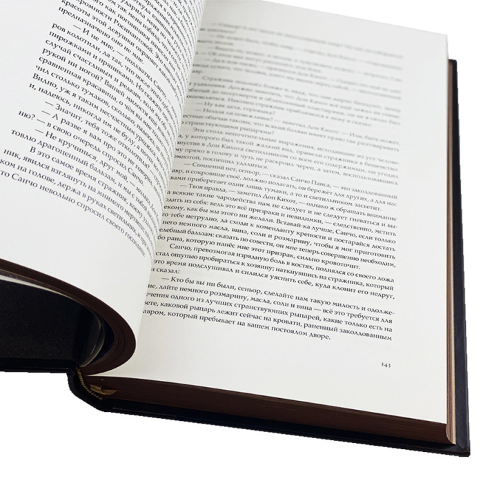 Книга в кожаном переплете "Дон Кихот" Сервантес Мигель де Сааведра, в 2-х томах