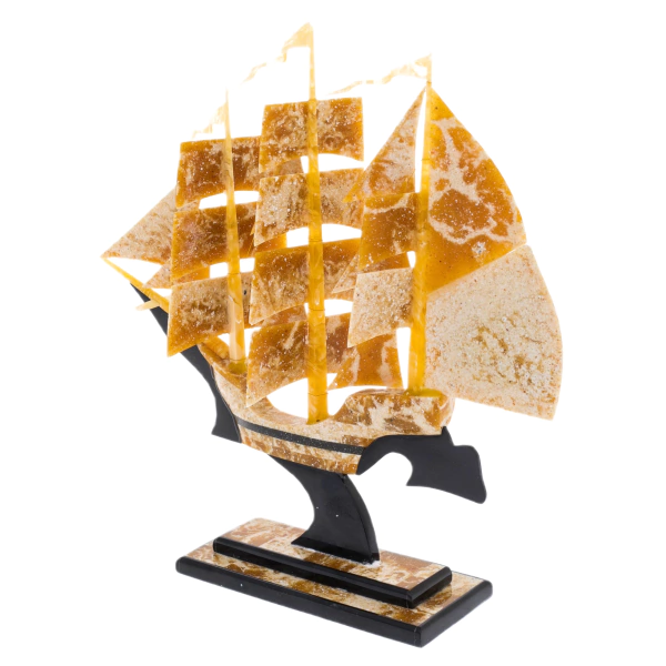 Малый корабль «Бригантина» из янтаря