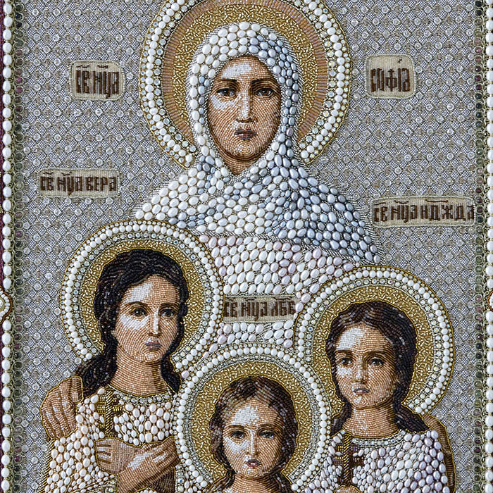 Вышитая икона "Мученицы Вера, Надежда, Любовь и мать их София" в раме и киоте