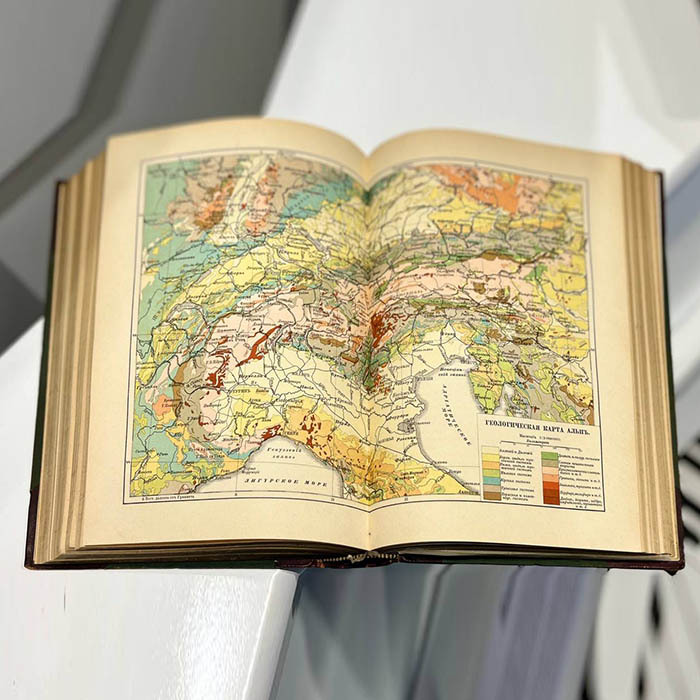 Книга "История Земли". Неймайер М., Санкт-Петербург, 1900 год