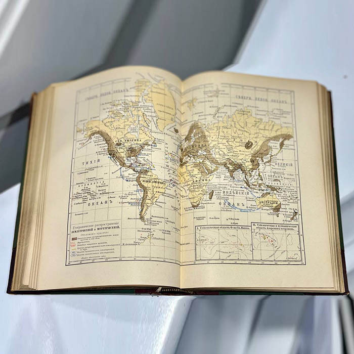 Книга "История Земли". Неймайер М., Санкт-Петербург, 1900 год