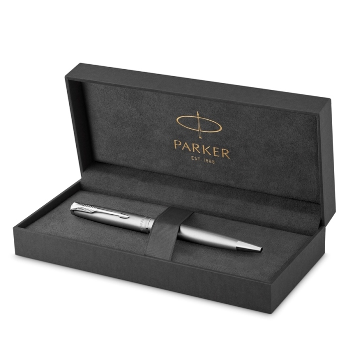 Шариковая ручка Parker Sonnet Stainless Steel CT в подарочной упаковке.