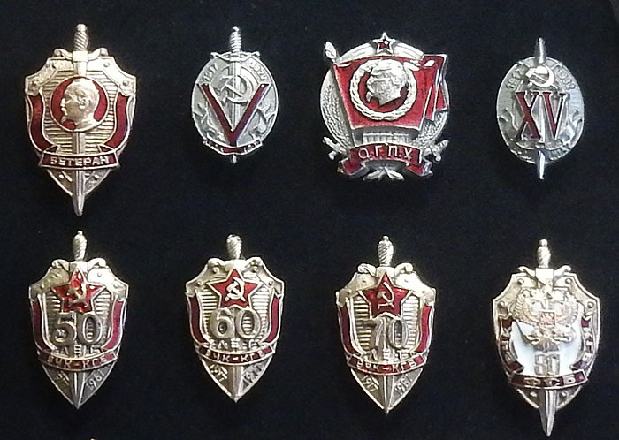 Панно "С пистолетом Ярыгина (ПЯ) и знаками ФСБ"