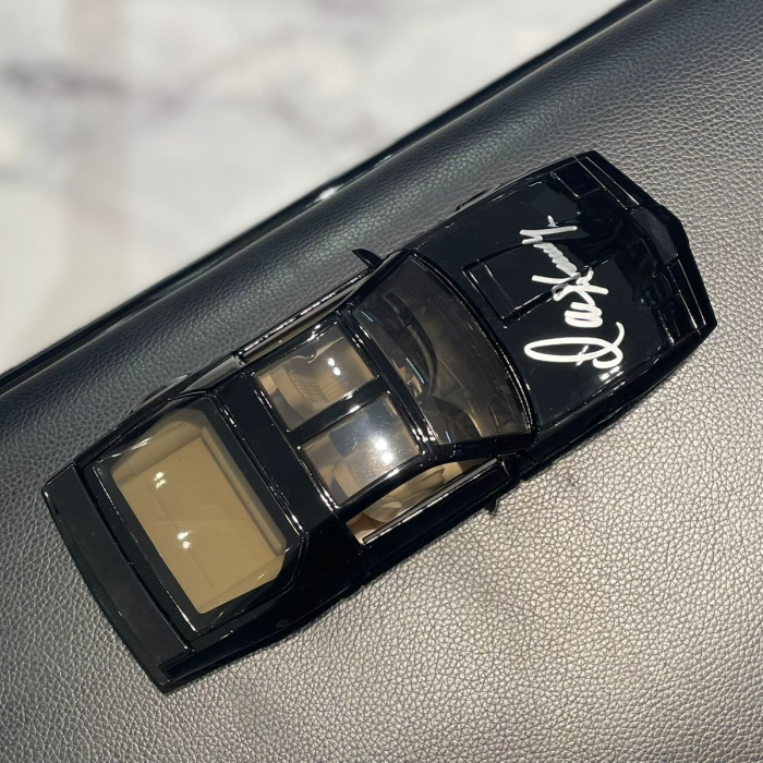 Модель автомобиля из фильма «Рыцарь дорог» с автографом актера Дэвида Хассельхоффа