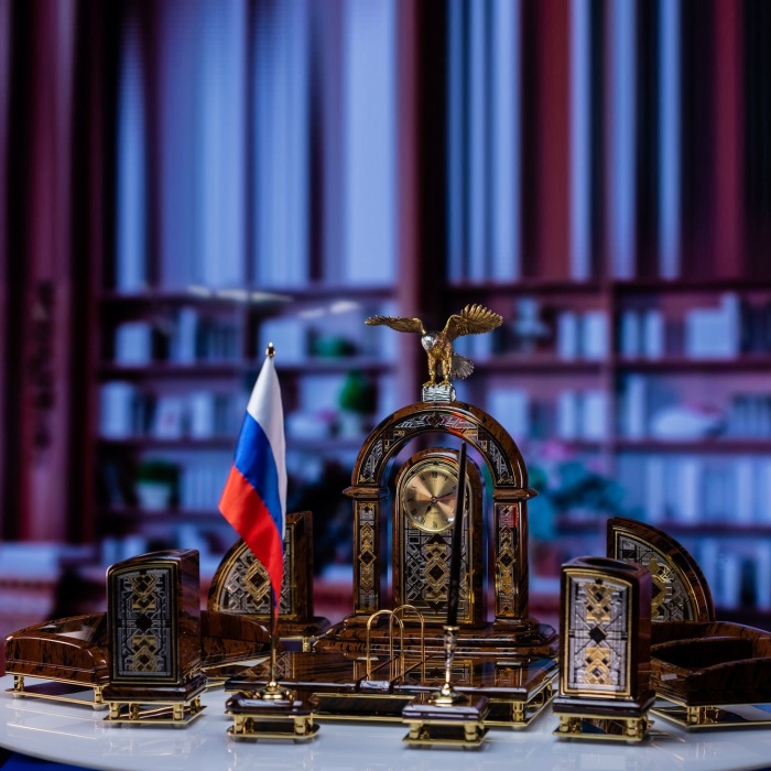Настольный набор из обсидиана, янтаря и латуни "Золотой Восход"