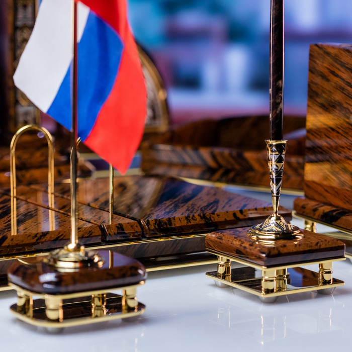 Настольный набор из обсидиана, янтаря и латуни "Золотой Восход"