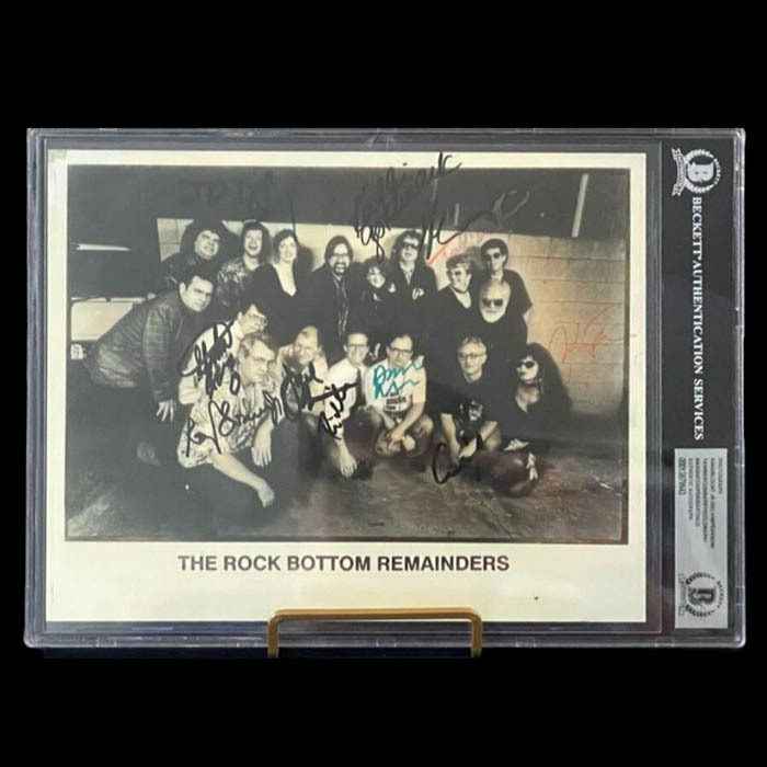 Диск с 12-ю автографами участников группы Rock-Bottom Remainders Стивена Кинга, Мэтта Гроунинга, Дэйва Барри, Эми Тана, Кэти Камена Голдмарка и других