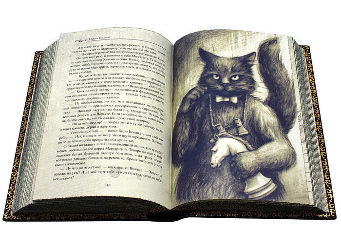 Книга в кожаном переплете «Мастер и Маргарита. Михаил Булгаков»