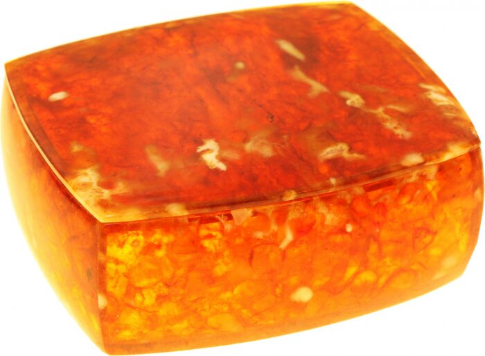 Шкатулка овальная из янтаря