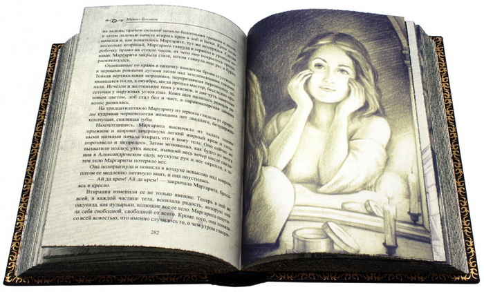 Подарочная книга в кожаном переплете "Мастер и Маргарита"