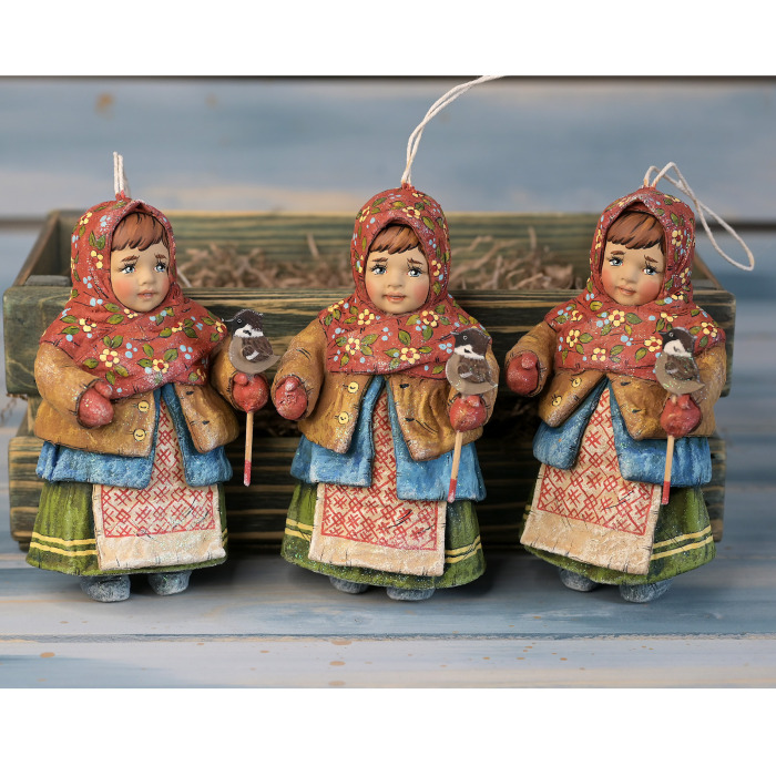 Коллекционная елочная игрушка "Галинка с птичкой" из коллекции "Русский север"