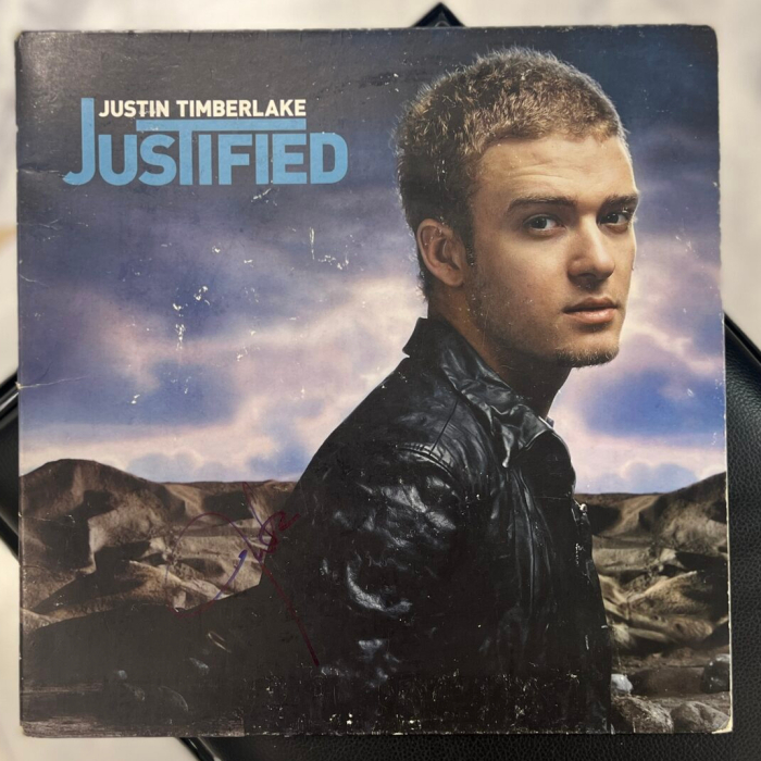Пластинка «Justified» с автографом певца Джастина Тимберлейка