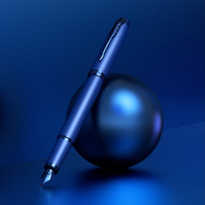 Ручка перьевая Parker IM Monochrome Blue в подарочной упаковке.