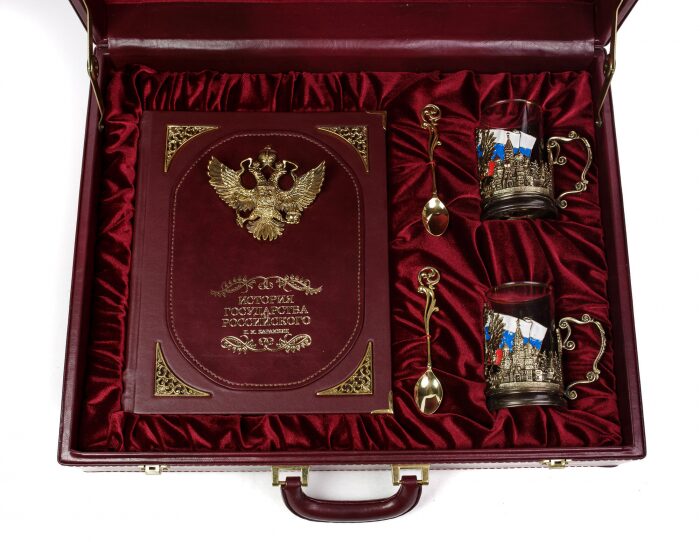 Набор подстаканников "Герб-Флаг" с подарочной книгой "История Государства Российского"