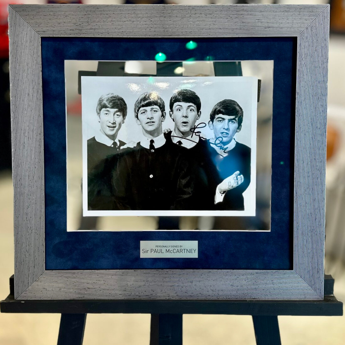 Фото с автографом музыканта Пола Маккартни, группа The Beatles