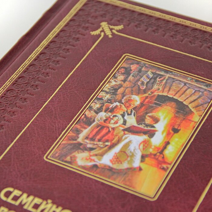 Подарочный набор с книгой и четырьмя игрушками "Семейное чтение"