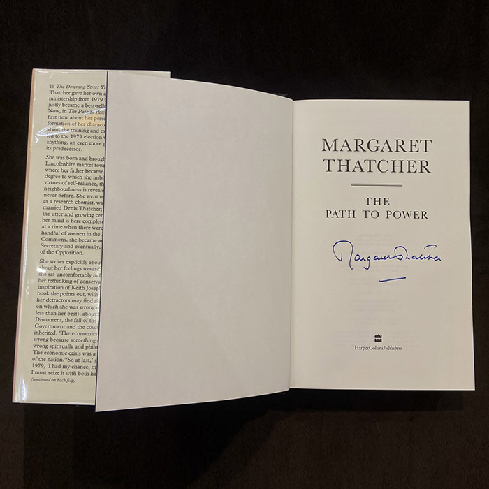 Книга с автографом политического деятеля Маргарет Тэтчер