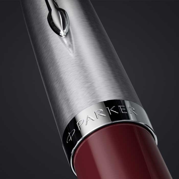 Шариковая ручка Parker 51 CORE BURGUNDY CT в подарочной упаковке.