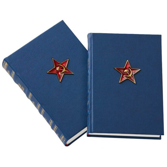 Коллекция книг к 23 февраля в деревянном ларце
