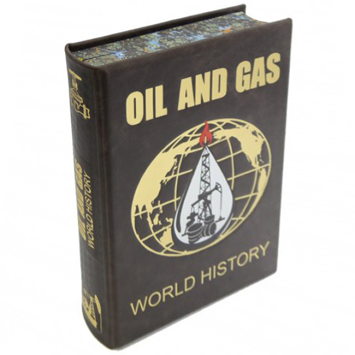 Книга "Нефть и газ. Мировая история. Энциклопедия" на английском языке