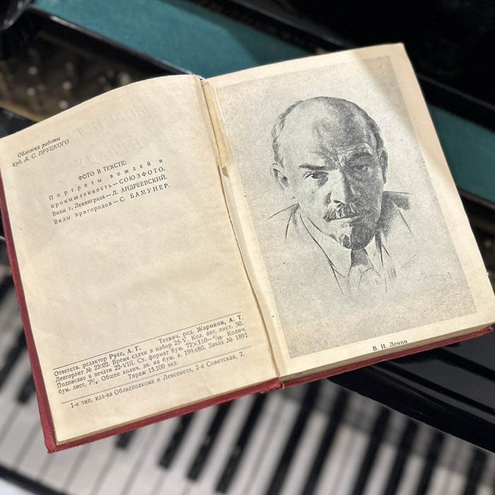 Книга «Путеводитель по Ленинграду», Ленинград, 1935 г.