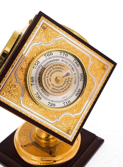 Метеостанция «Куб» на подставке из ясеня, Златоуст