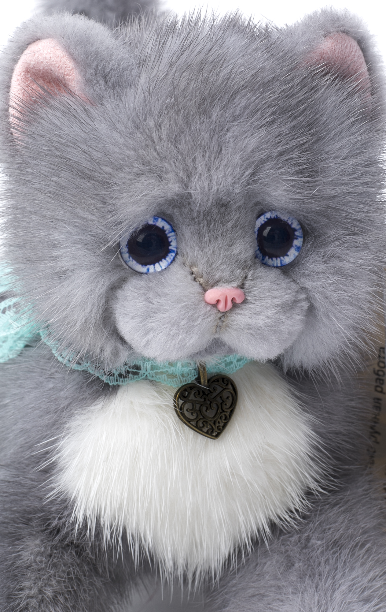 Сувенир из кожи и меха "Кошечка" серый