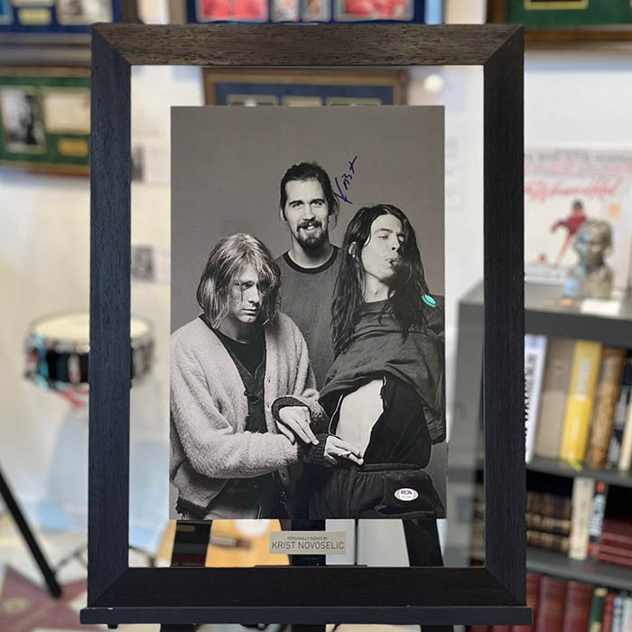 Фото с автографом музыканта Nirvana Криста Новоселича