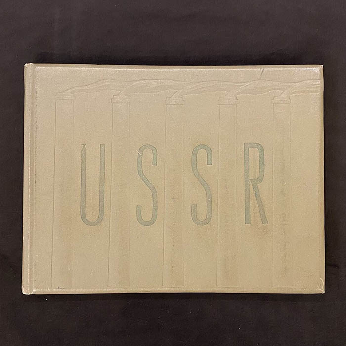 Книга "The Soviet Worker", Moscow and Leningrad, 1939 г.