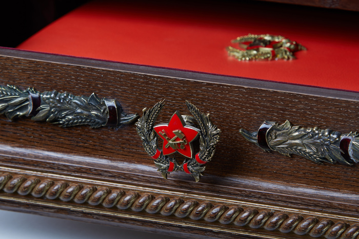 Книга в коробе с моделями техники и фигурками военнослужащих "100 лет Красной армии"