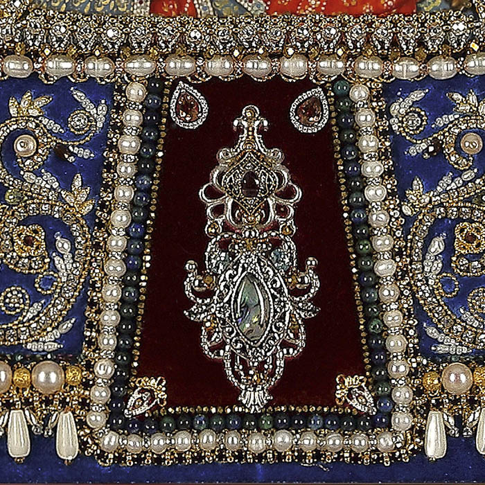 Вышитая икона "Богоматерь Ченстоховская" в раме