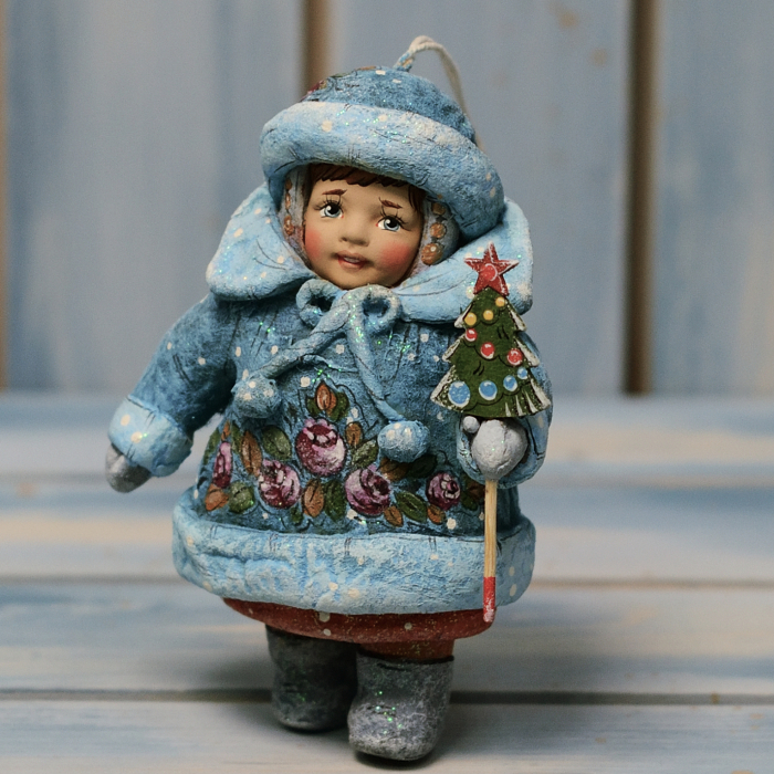 Коллекционная елочная игрушка "Снегурочка с елочкой" из коллекции "Новый год"