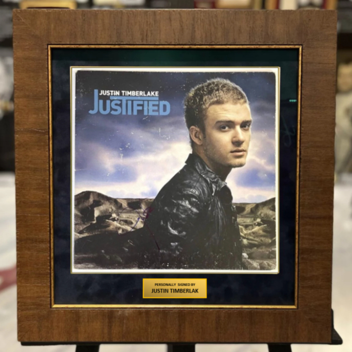 Пластинка «Justified» с автографом певца Джастина Тимберлейка