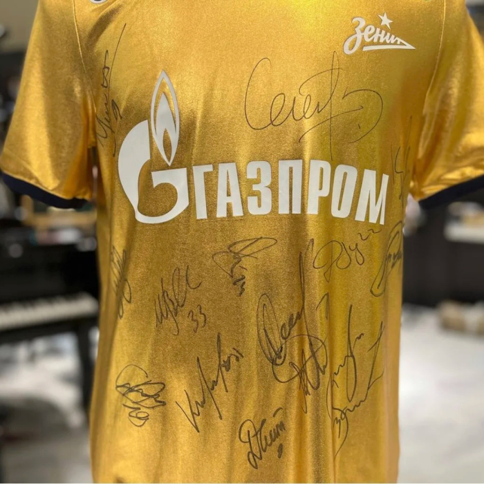 Футболка ФК «Зенит» с автографами Сергея Семака, Артема Дзюбы, Вильмара Барриоса, Ивана Сергеева, Вячеслава Караваева и других