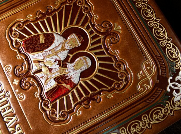 Подарочная книга в кожаном переплёте "Семейная летопись" в коробке