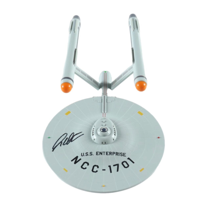 Мини-модель космического корабля из фильма «Star Trek» с автографом актера Уильяма Шетнера
