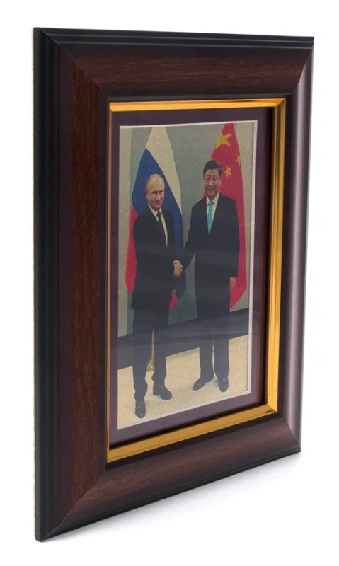 Подарочный набор "Москва" с книгой и картиной "Путин и Си Цзиньпин" в лакированной шкатулке, на китайском языке