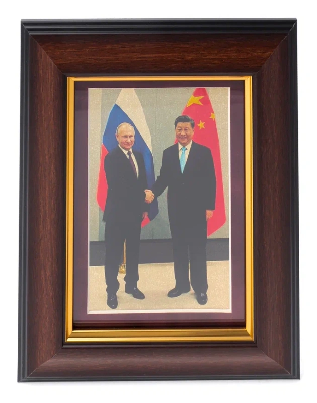 Подарочный набор "Москва" с книгой и картиной "Путин и Си Цзиньпин" в лакированной шкатулке, на китайском языке